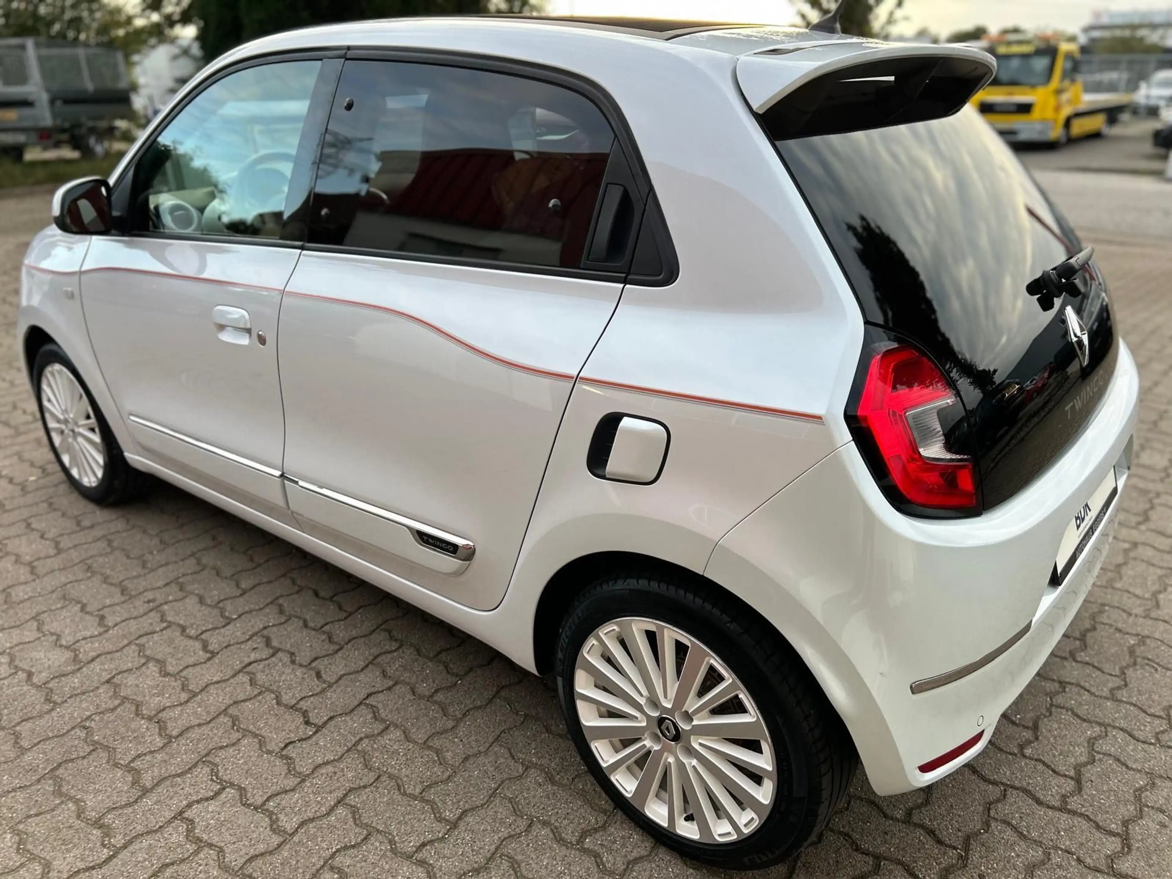 Renault Twingo Vibes/FALTDACH/NAVI/SHZ/TEMP/KAM/S+W — photo 5
