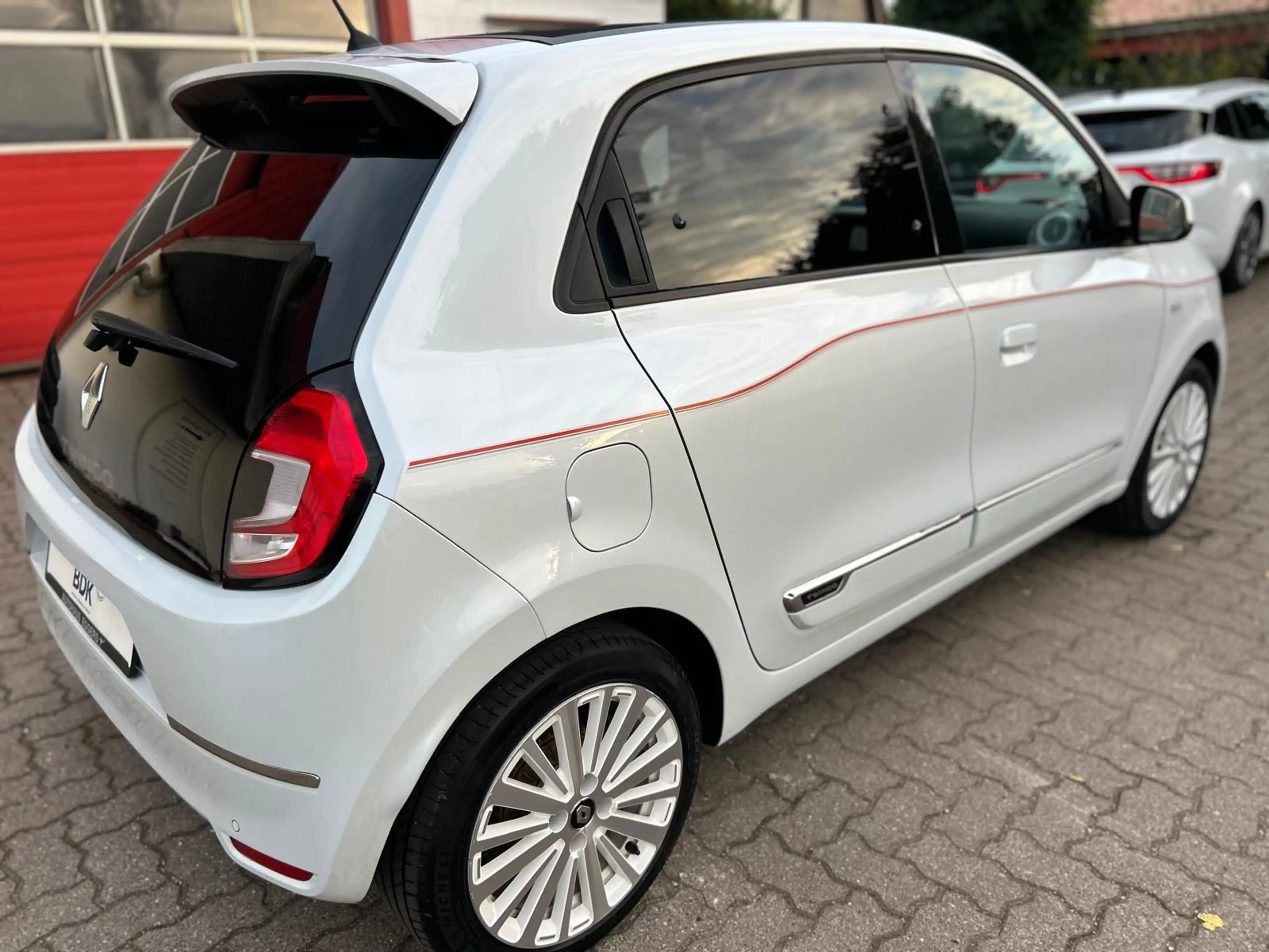 Renault Twingo Vibes/FALTDACH/NAVI/SHZ/TEMP/KAM/S+W — photo 7