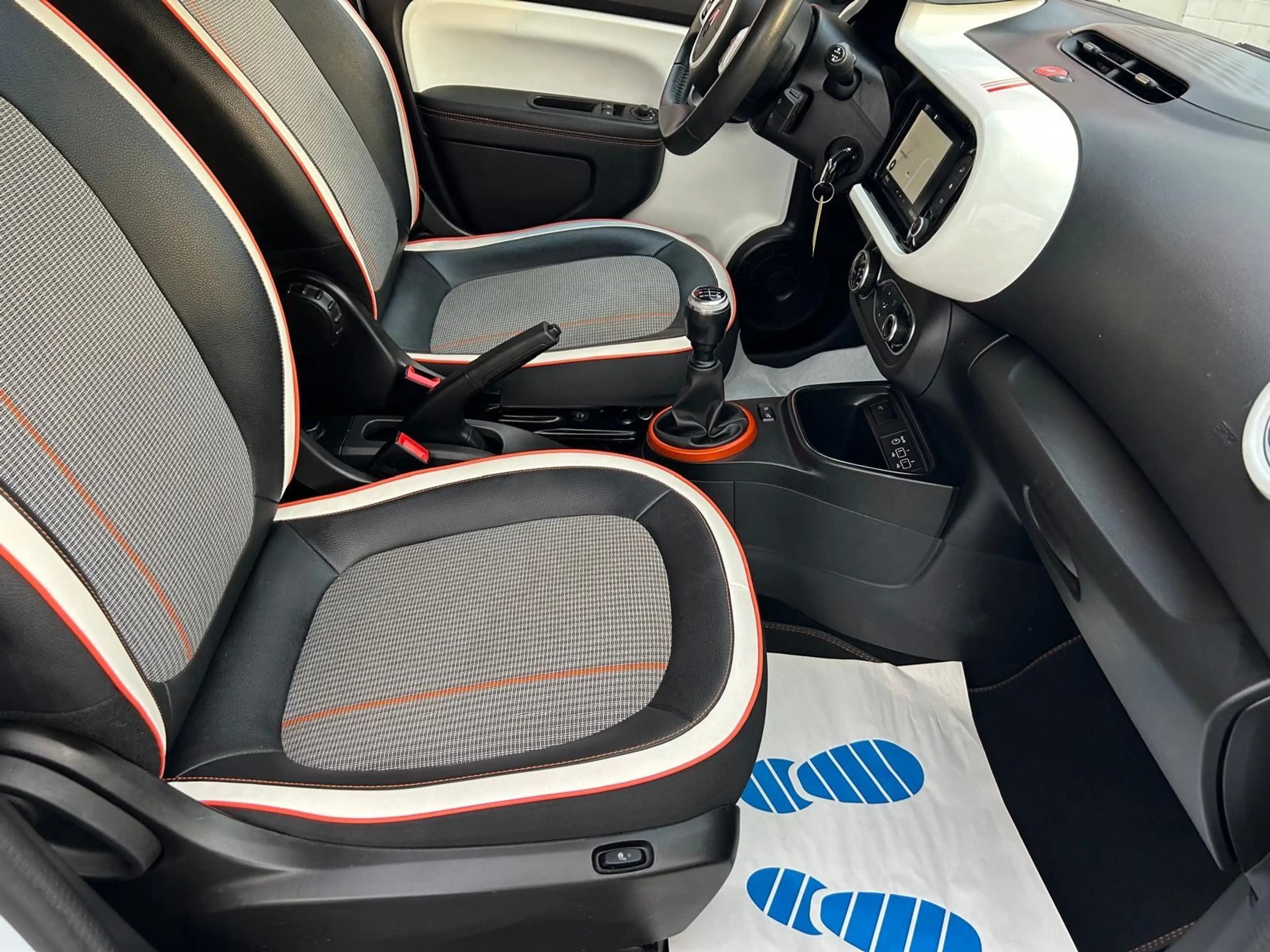 Renault Twingo Vibes/FALTDACH/NAVI/SHZ/TEMP/KAM/S+W — photo 13