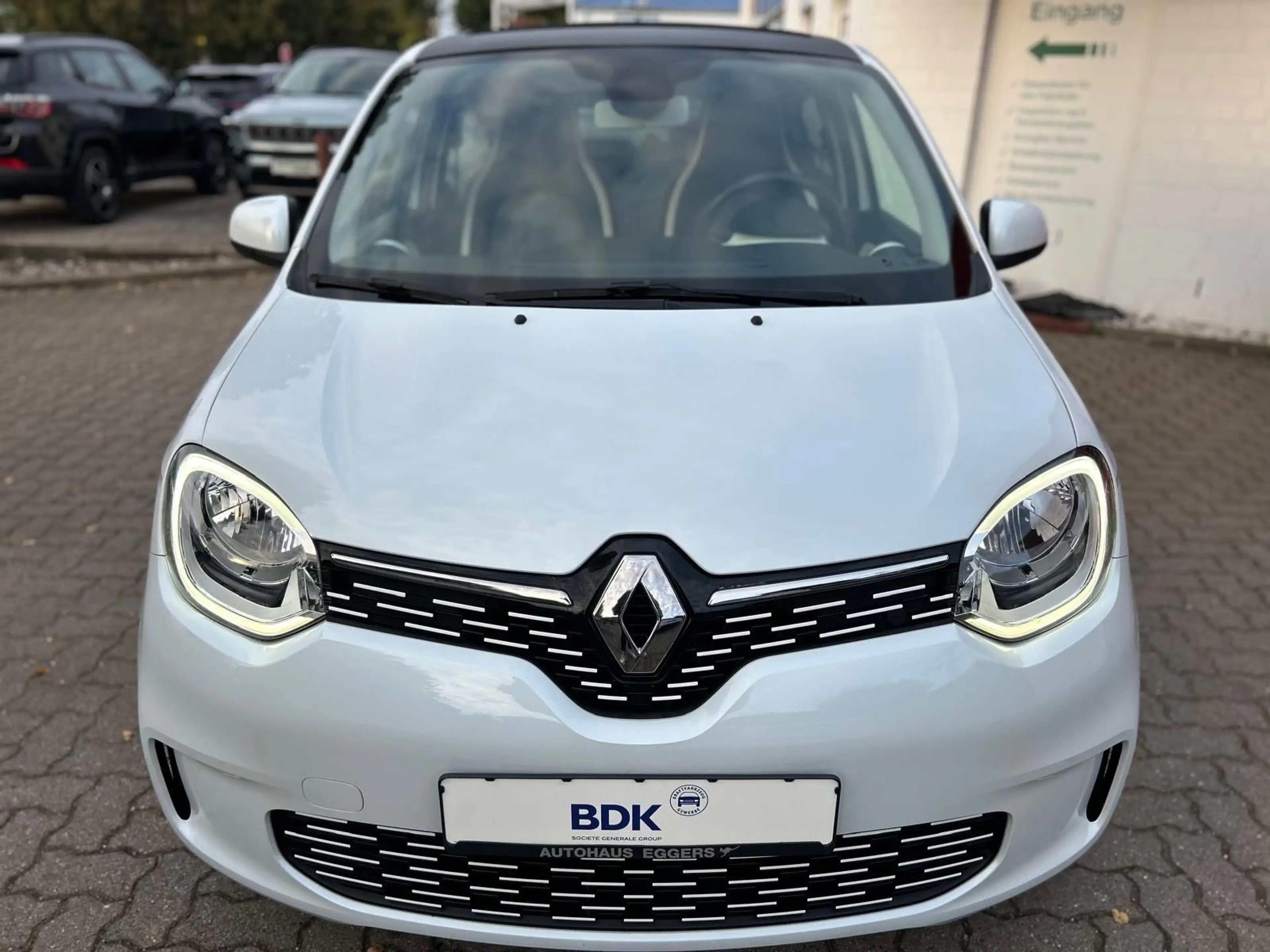 Renault Twingo Vibes/FALTDACH/NAVI/SHZ/TEMP/KAM/S+W — photo 3