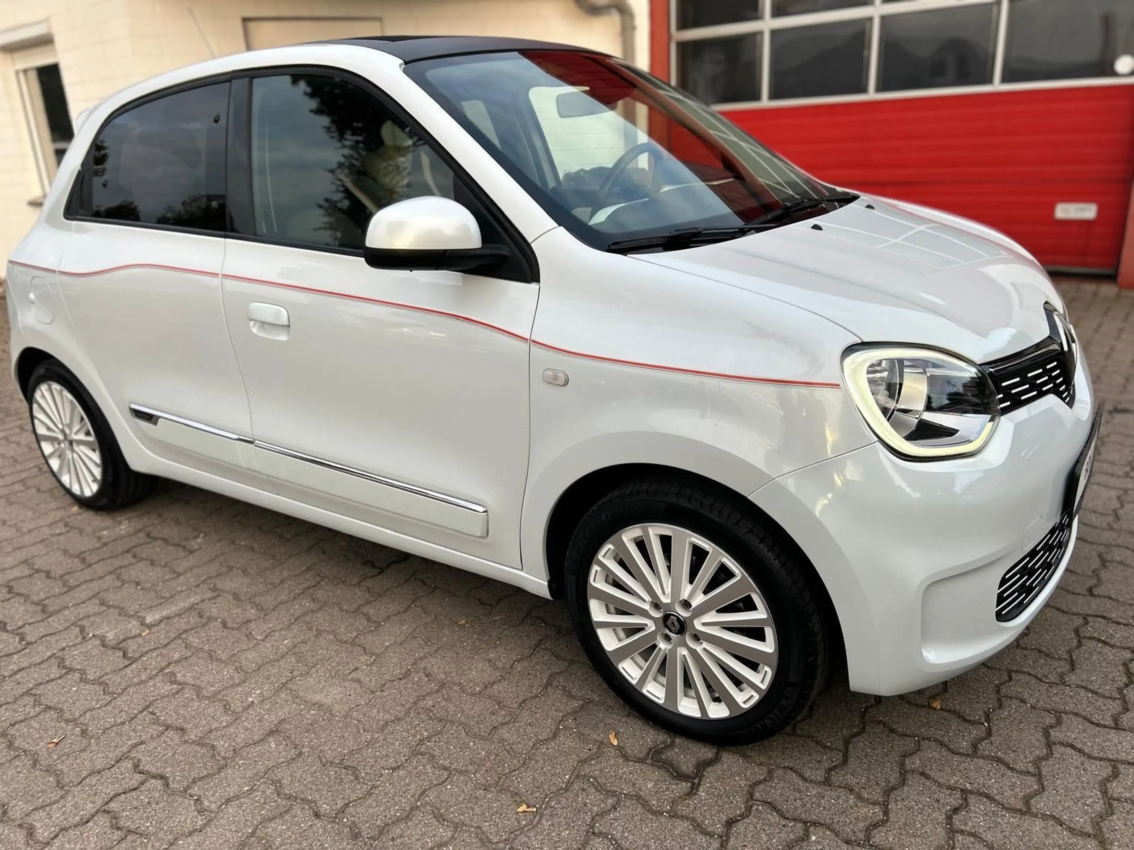 Renault Twingo Vibes/FALTDACH/NAVI/SHZ/TEMP/KAM/S+W — photo 4