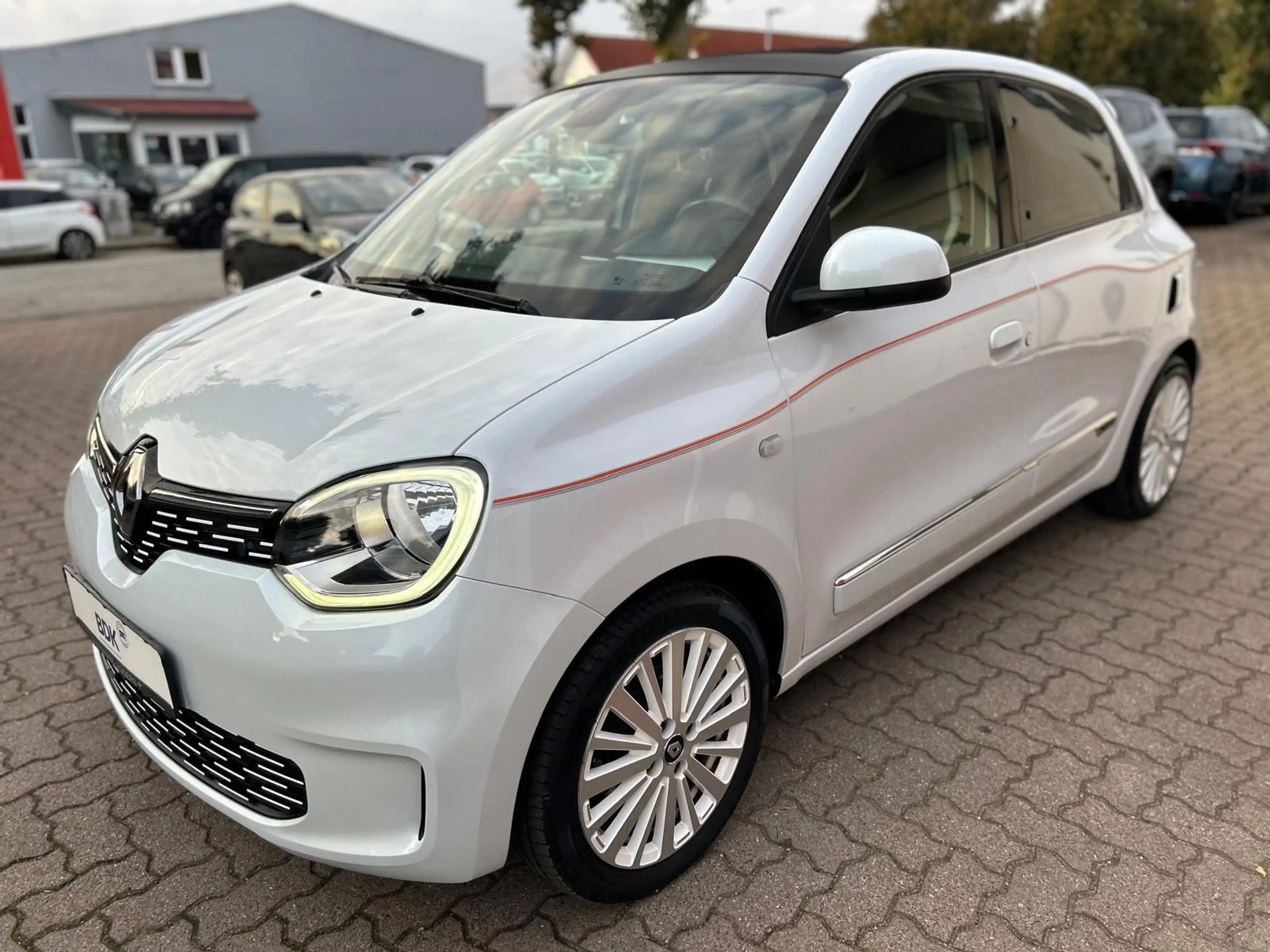 Renault Twingo Vibes/FALTDACH/NAVI/SHZ/TEMP/KAM/S+W — photo 2
