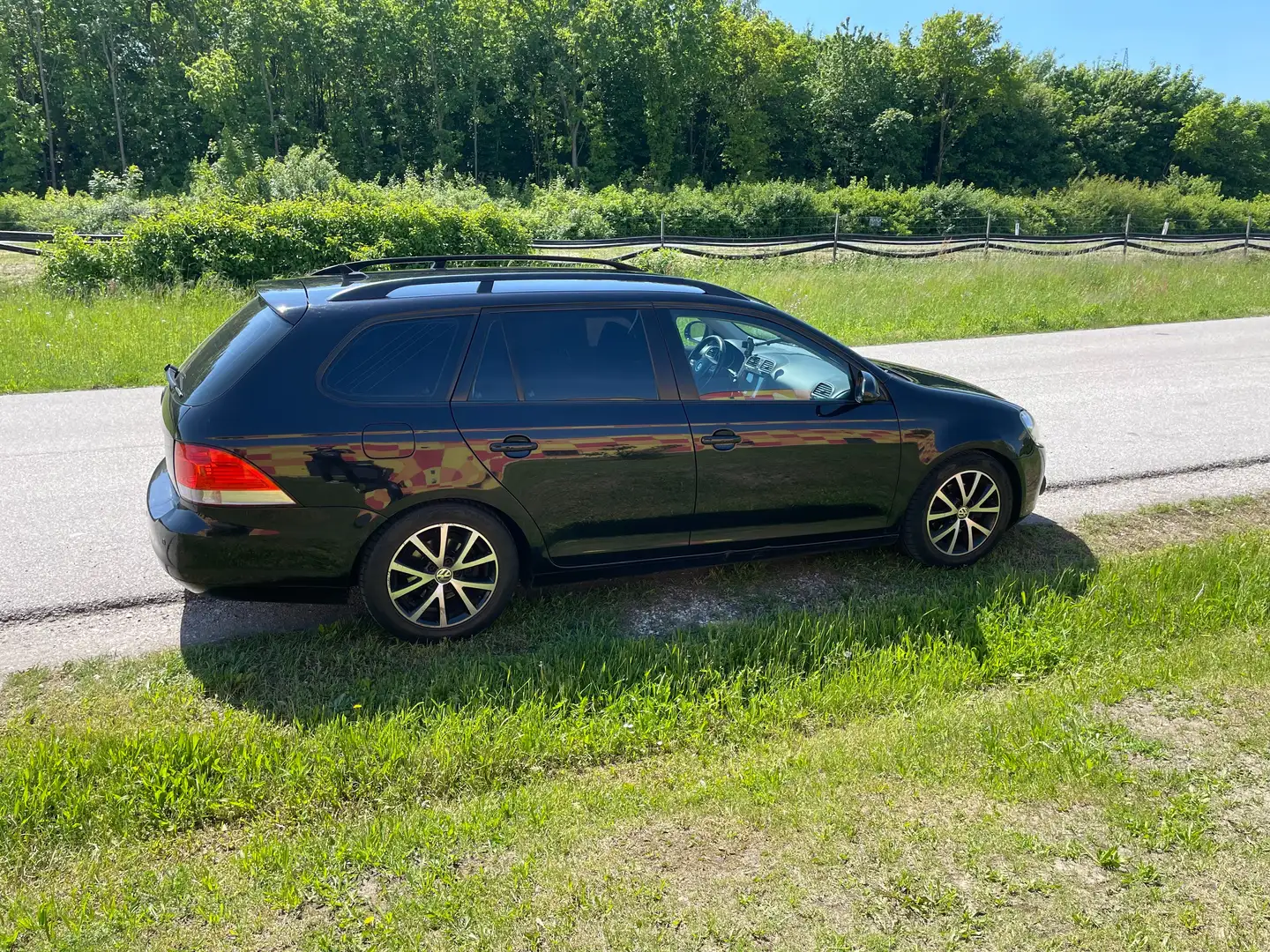 Volkswagen Golf Variant EXPORT - Golf Variant 1,6 TDI DPF Schwarz - 1
