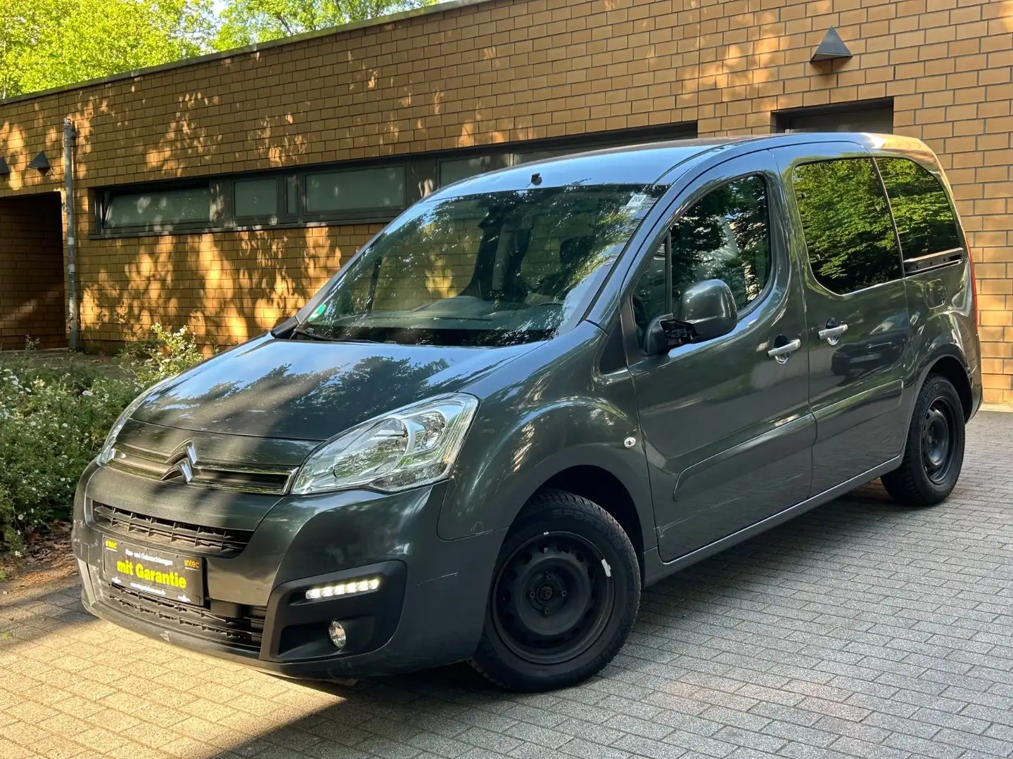 Citroen Berlingo Kombi Selection/AUTOMATIK/130TKM/KLIMA/ Grau - 1