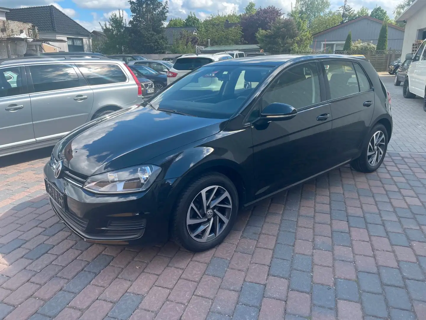 Volkswagen Golf VII 1,2TSI Trendline BMT 1. Hand Negro - 1