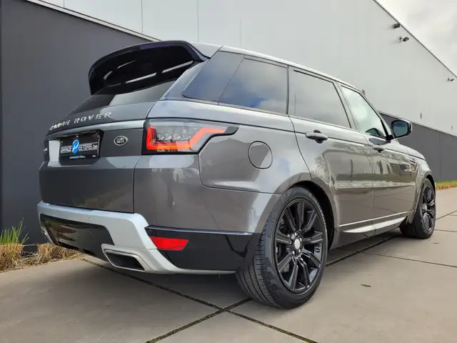 Land Rover Range Rover Sport view 3