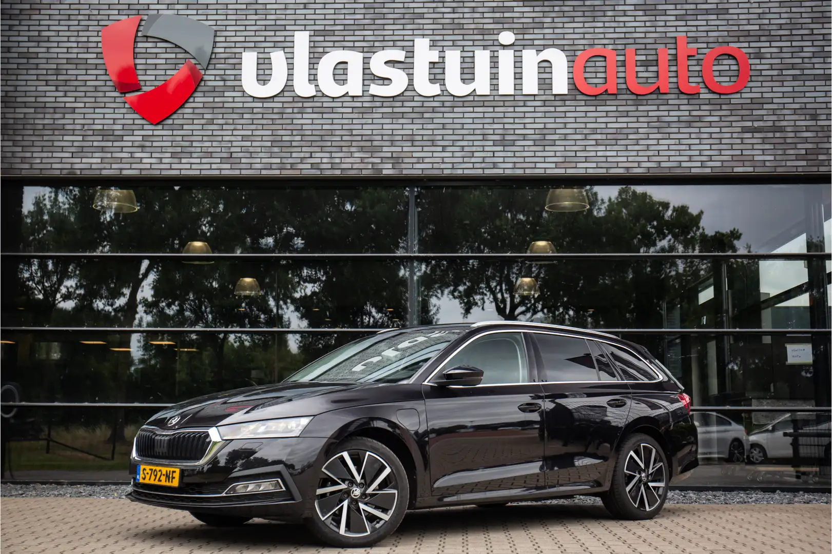 Skoda Octavia Combi 1.4 TSI iV PHEV Business Edition Plus , Adap Zwart - 1