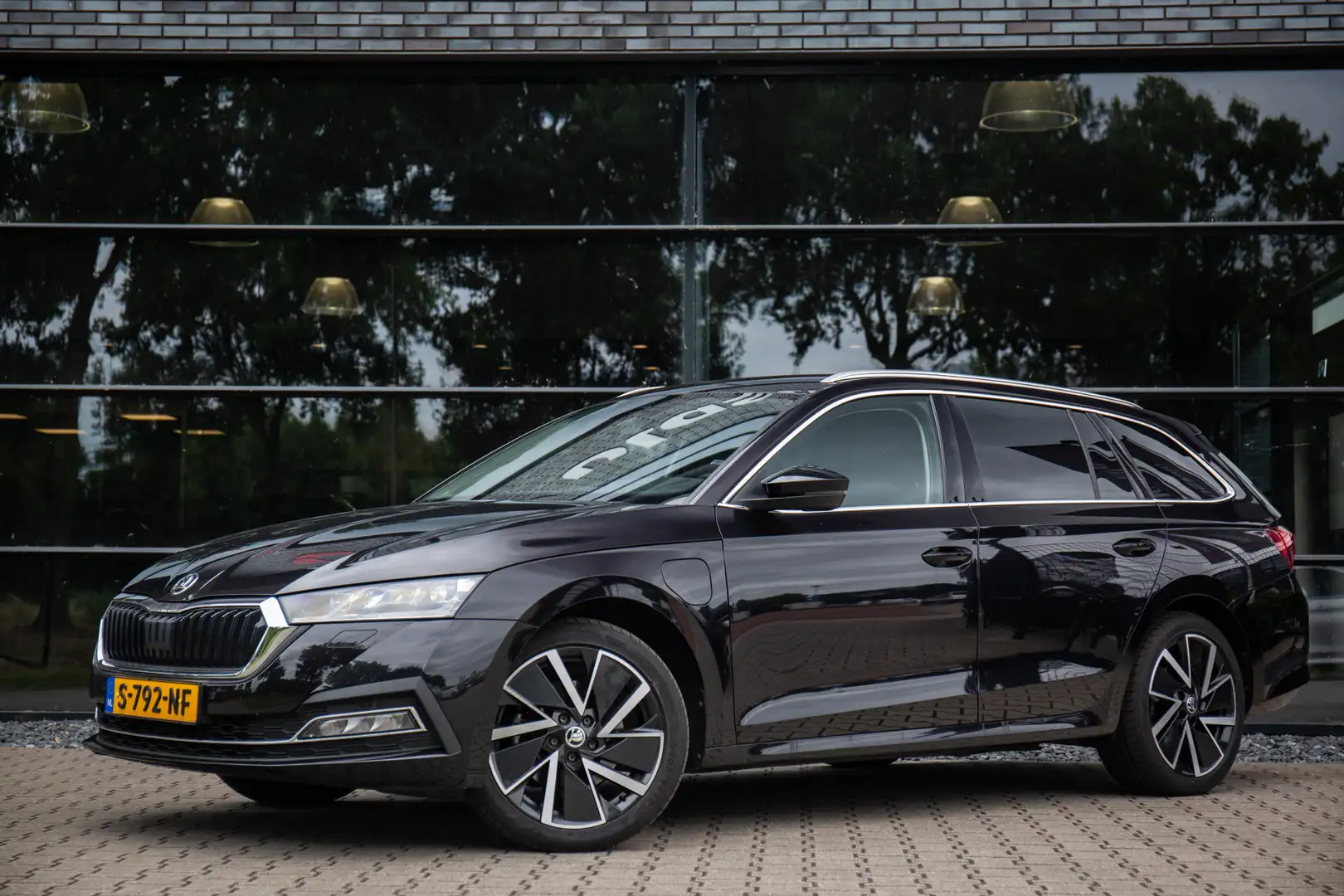 Skoda Octavia Combi 1.4 TSI iV PHEV Business Edition Plus , Adap Zwart - 2
