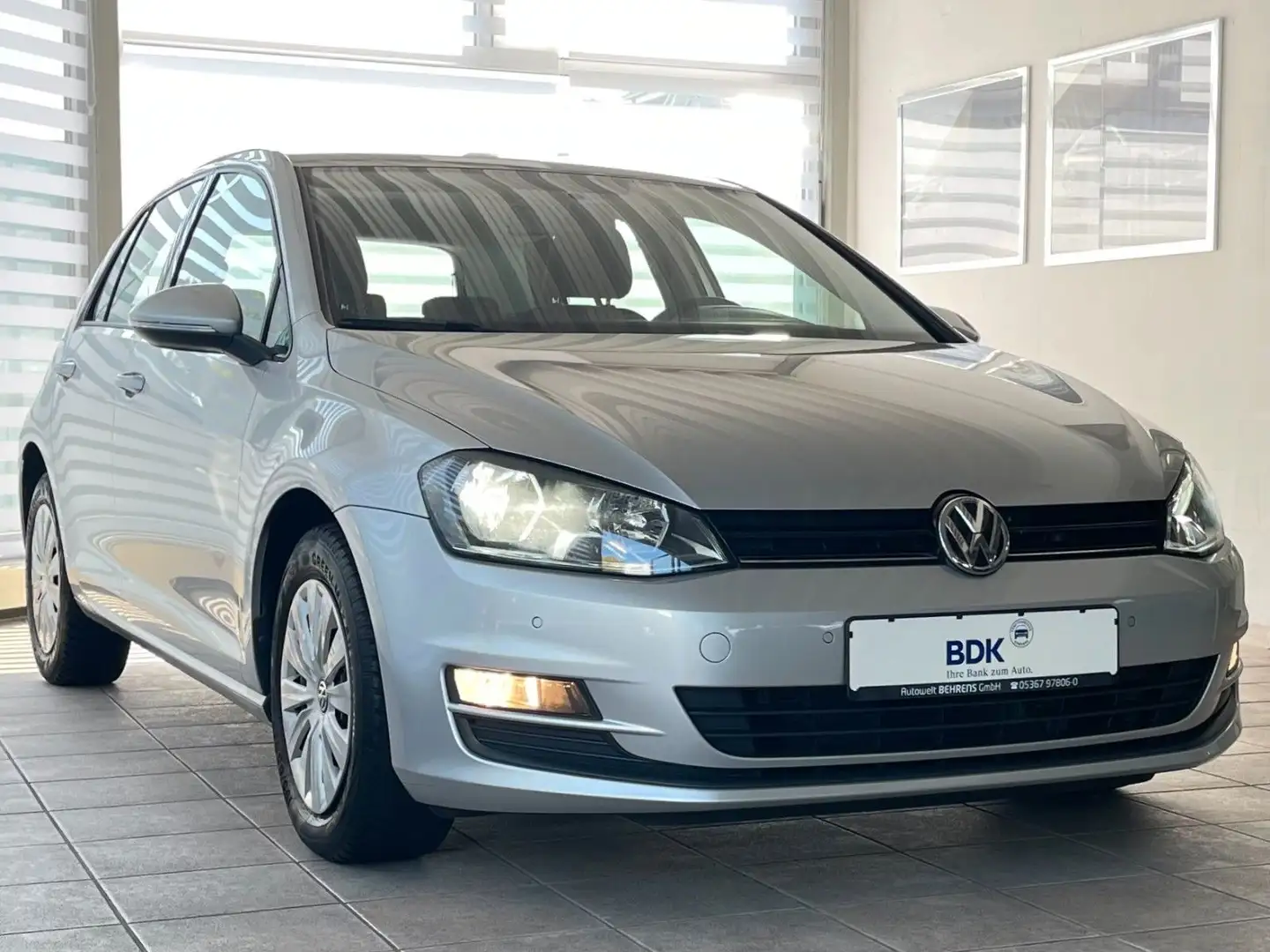 Volkswagen Golf VII Lim. Trendline BMT neuer Zahnriemen Silber - 2