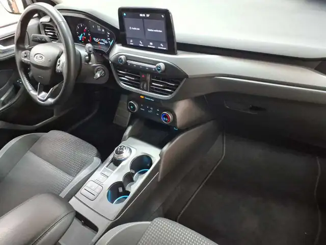 Ford Focus view 9