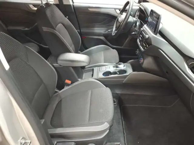 Ford Focus view 8