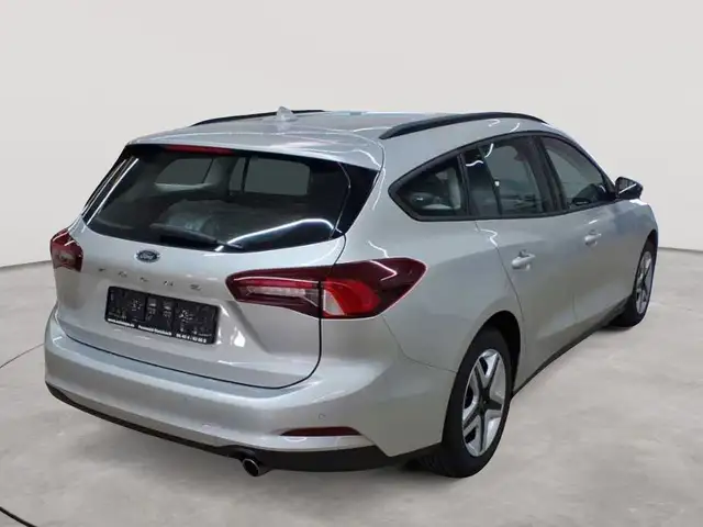 Ford Focus view 4