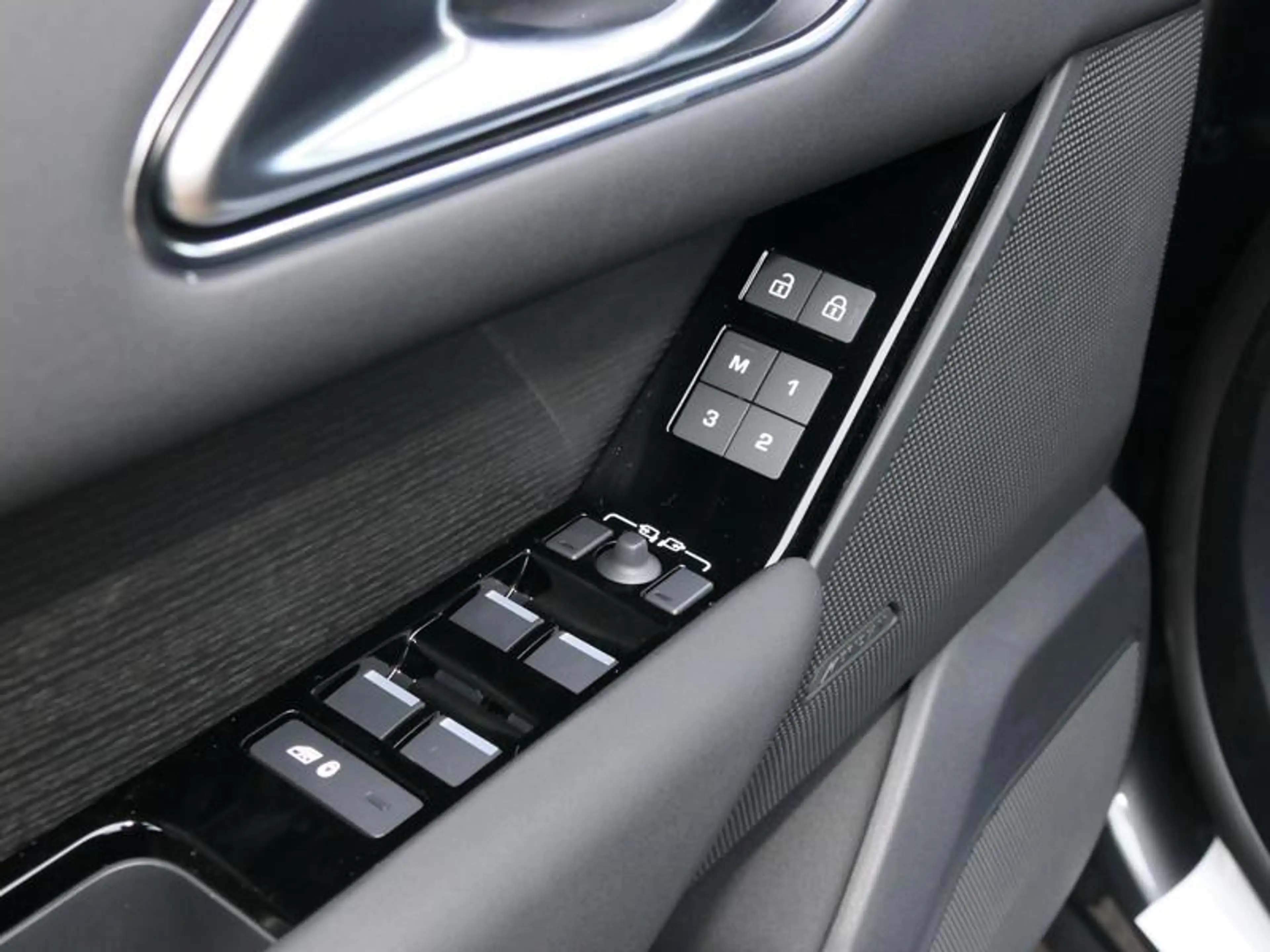 Land Rover Range Rover Velar P400e Dynamic SE AWD Auto. 26MY — photo 9