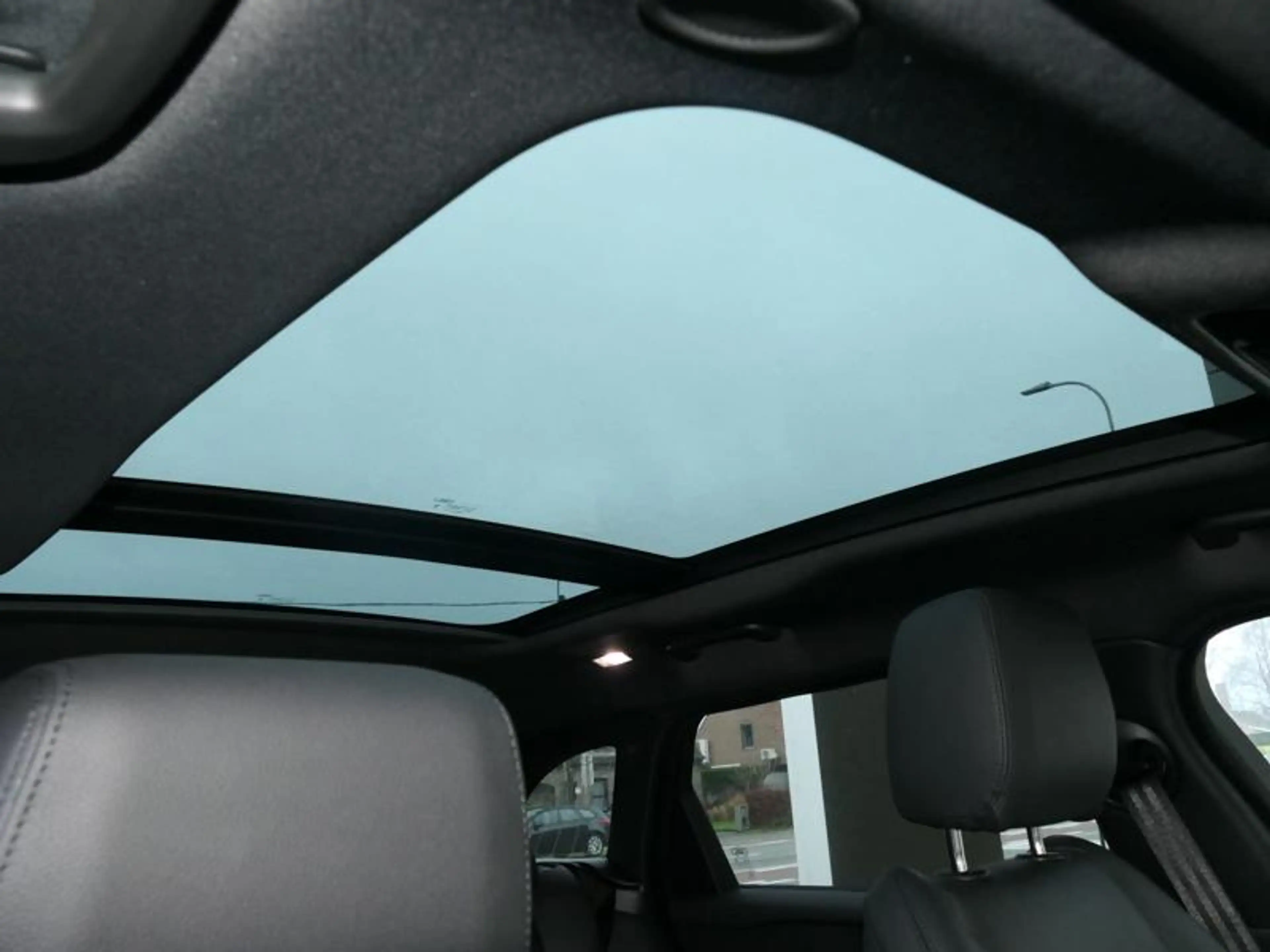 Land Rover Range Rover Velar P400e Dynamic SE AWD Auto. 26MY — photo 5