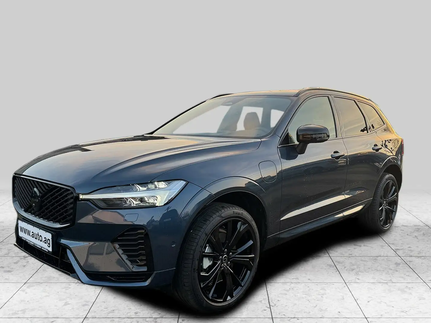 Volvo XC60 T8 PLUS BLACK EDITION Blau - 2