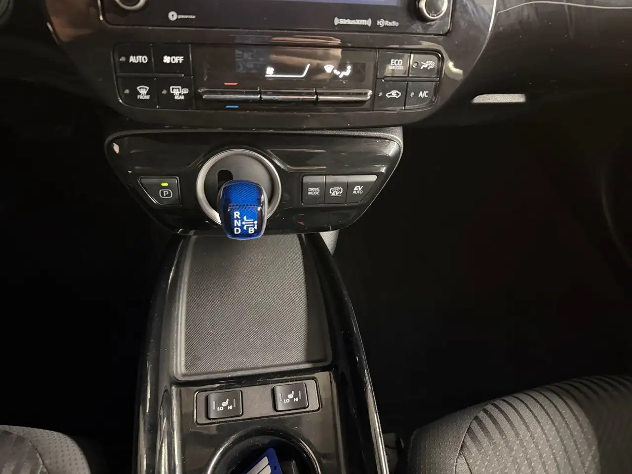 Toyota Prius Prime снимка Toyota Prius Prime