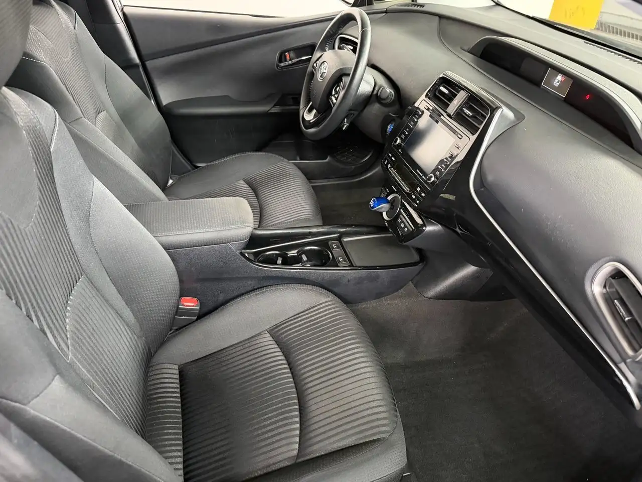 Toyota Prius Prime снимка Toyota Prius Prime
