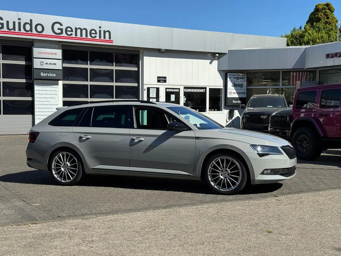 Skoda Superb Combi SportLine 1.8 TSI 8-fach bereift Gris - 2