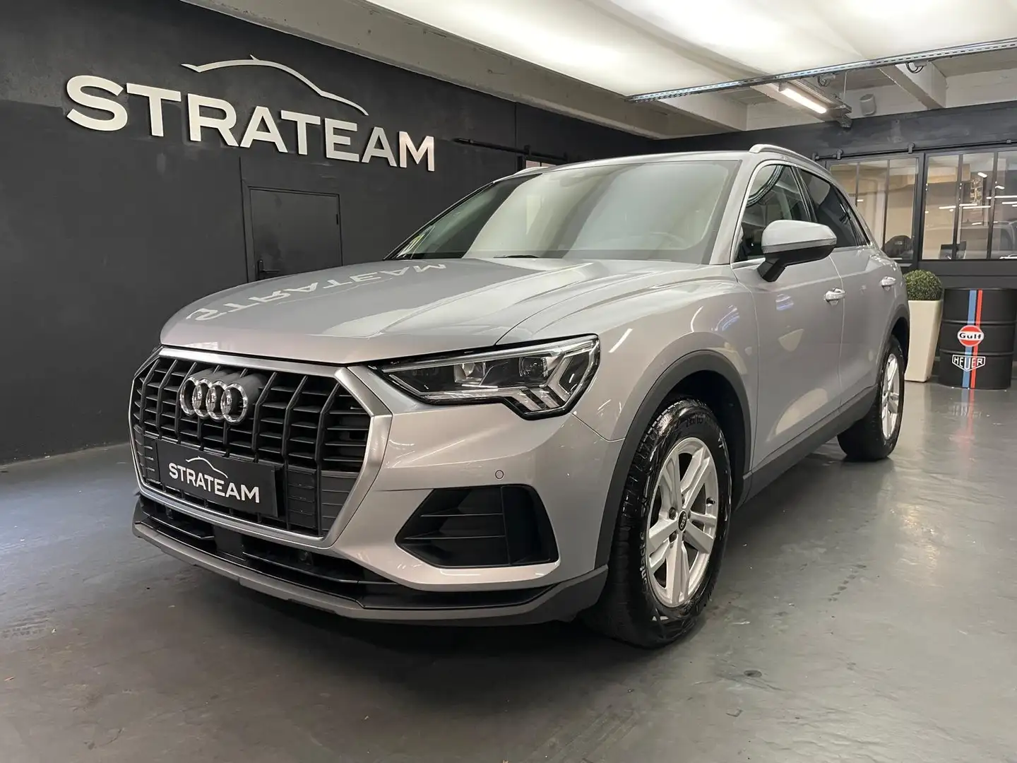 Audi Q3 2.0 35 TDI Business Line S-tronic Grau - 1