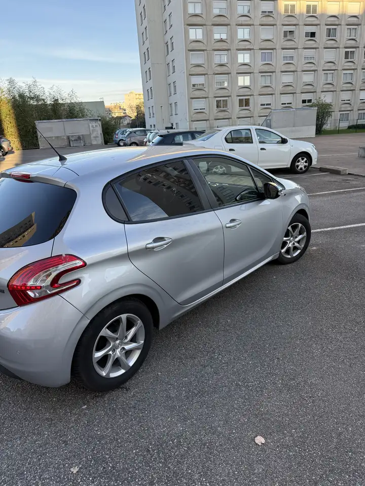Peugeot 208 1.2 VTi 82ch BVM5 Style