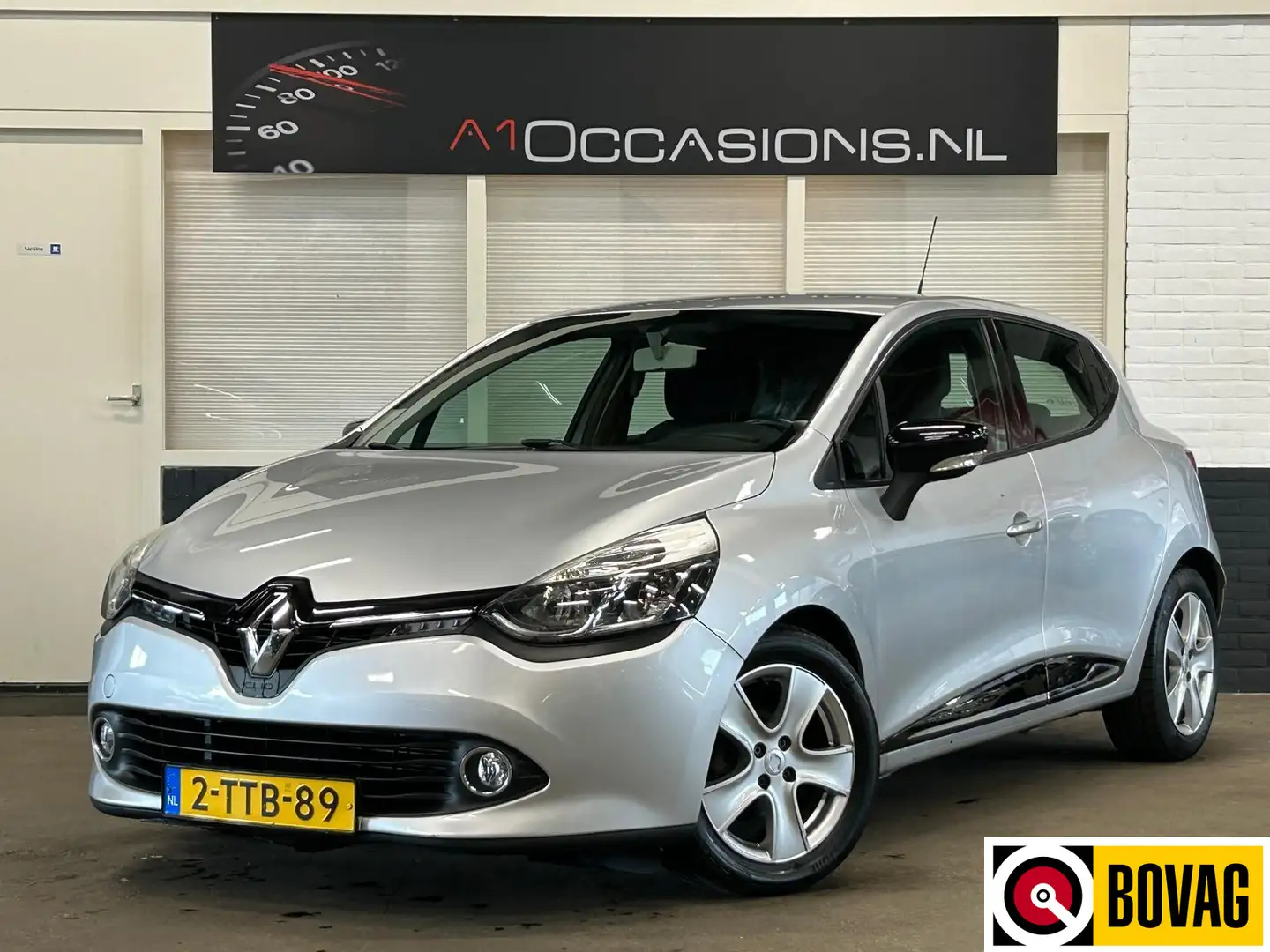 Renault Clio 0.9 TCe Expression Grijs - 1