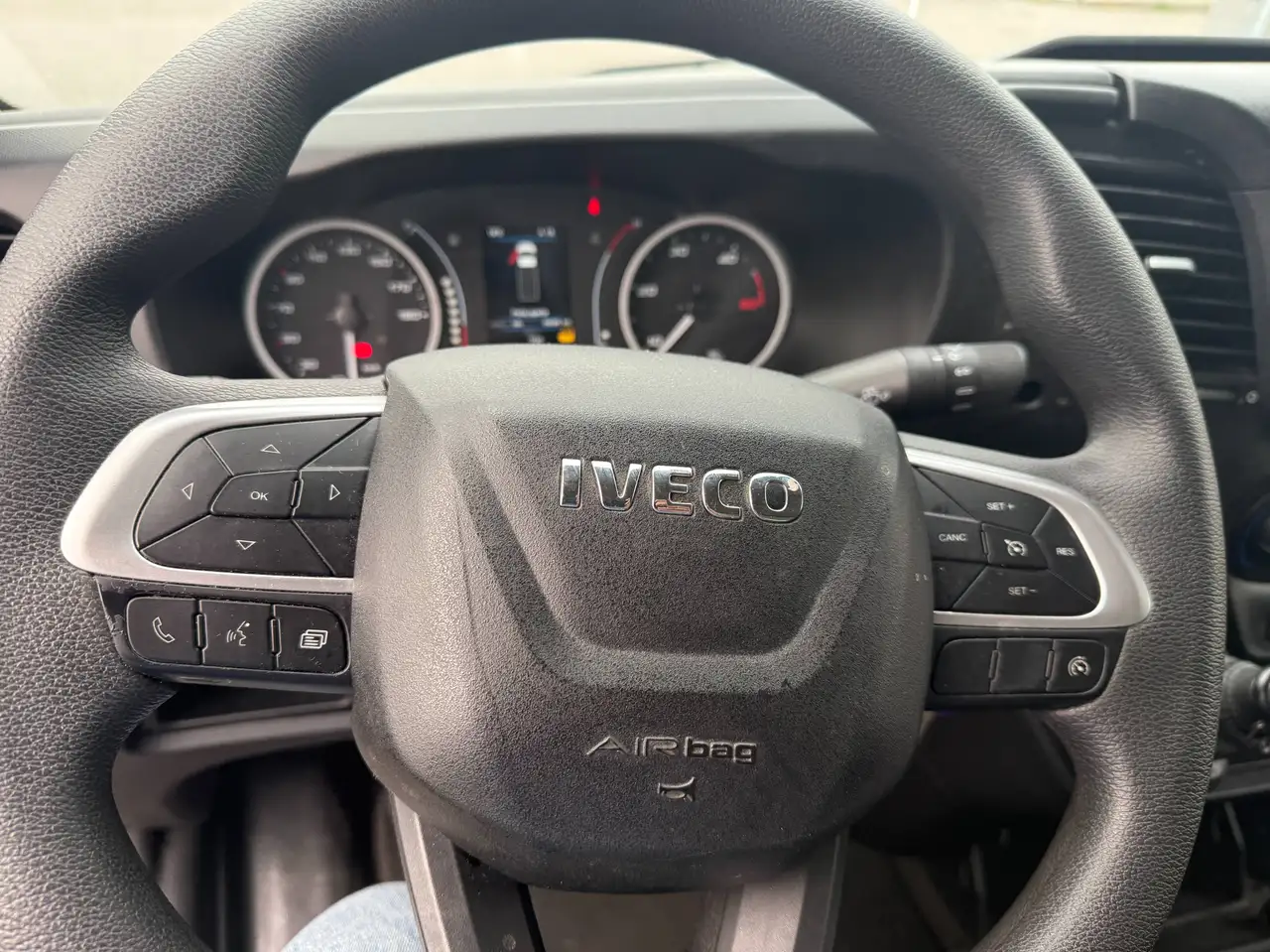 Iveco Daily 2022 — фото 10