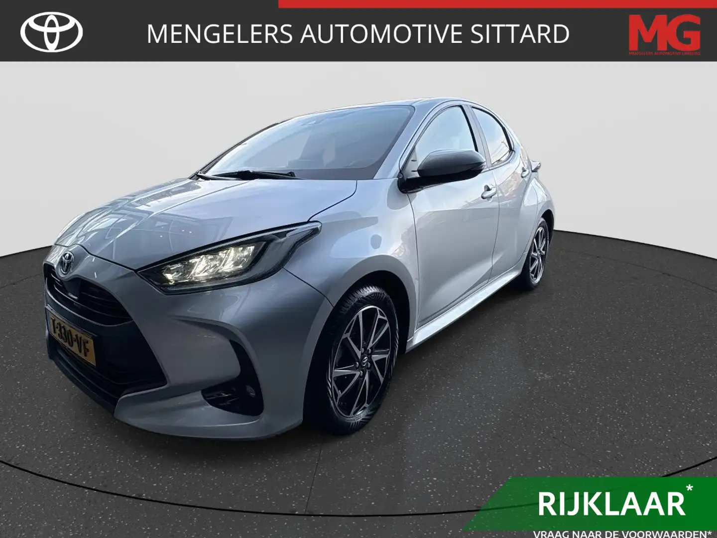 Toyota Yaris 1.5 Hybrid Dynamic | Rijklaar | 4 seizoen | AppleC Grijs - 1