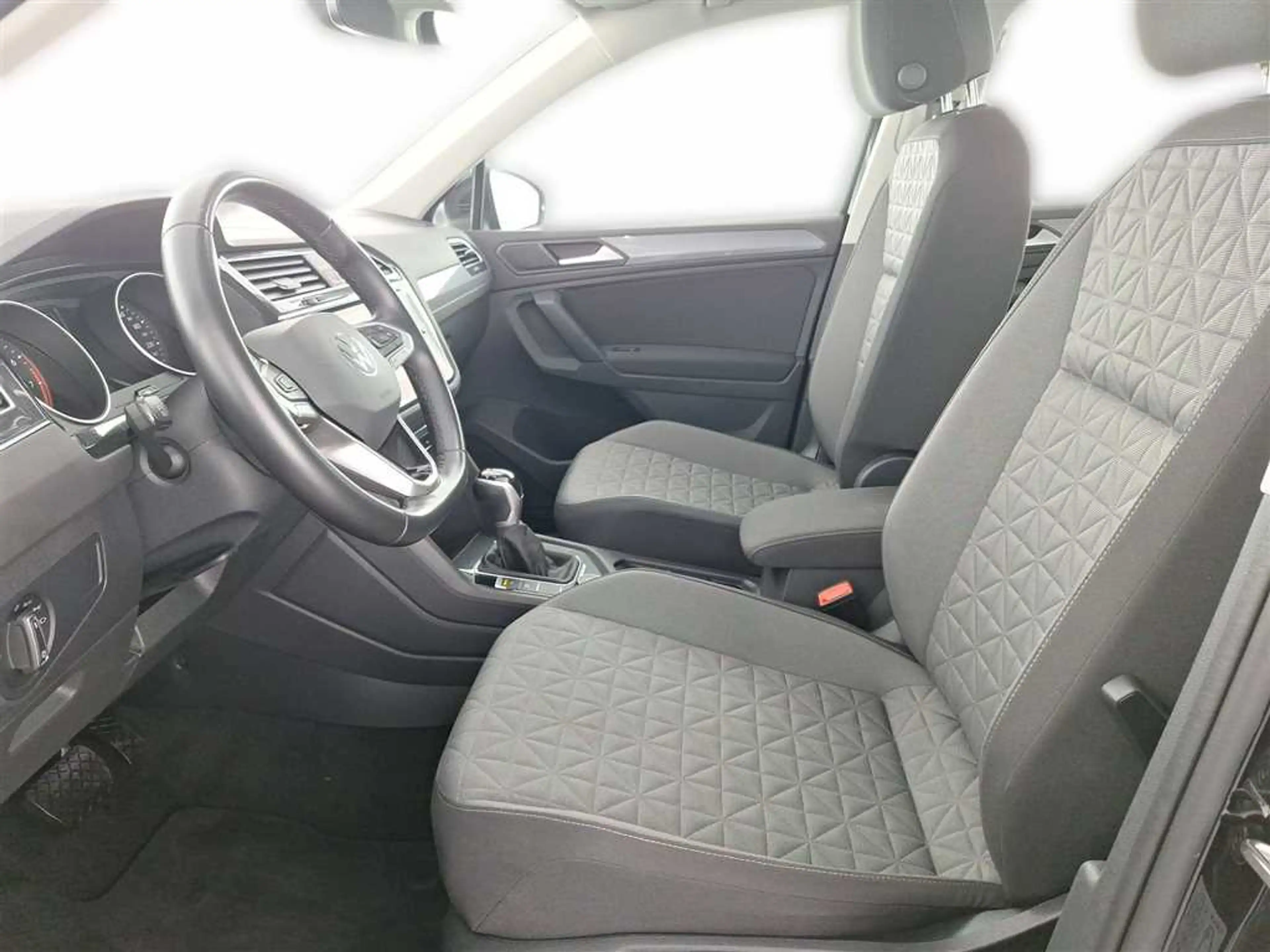 Volkswagen Tiguan Life 2.0 TDI DSG 4MOTION — photo 8
