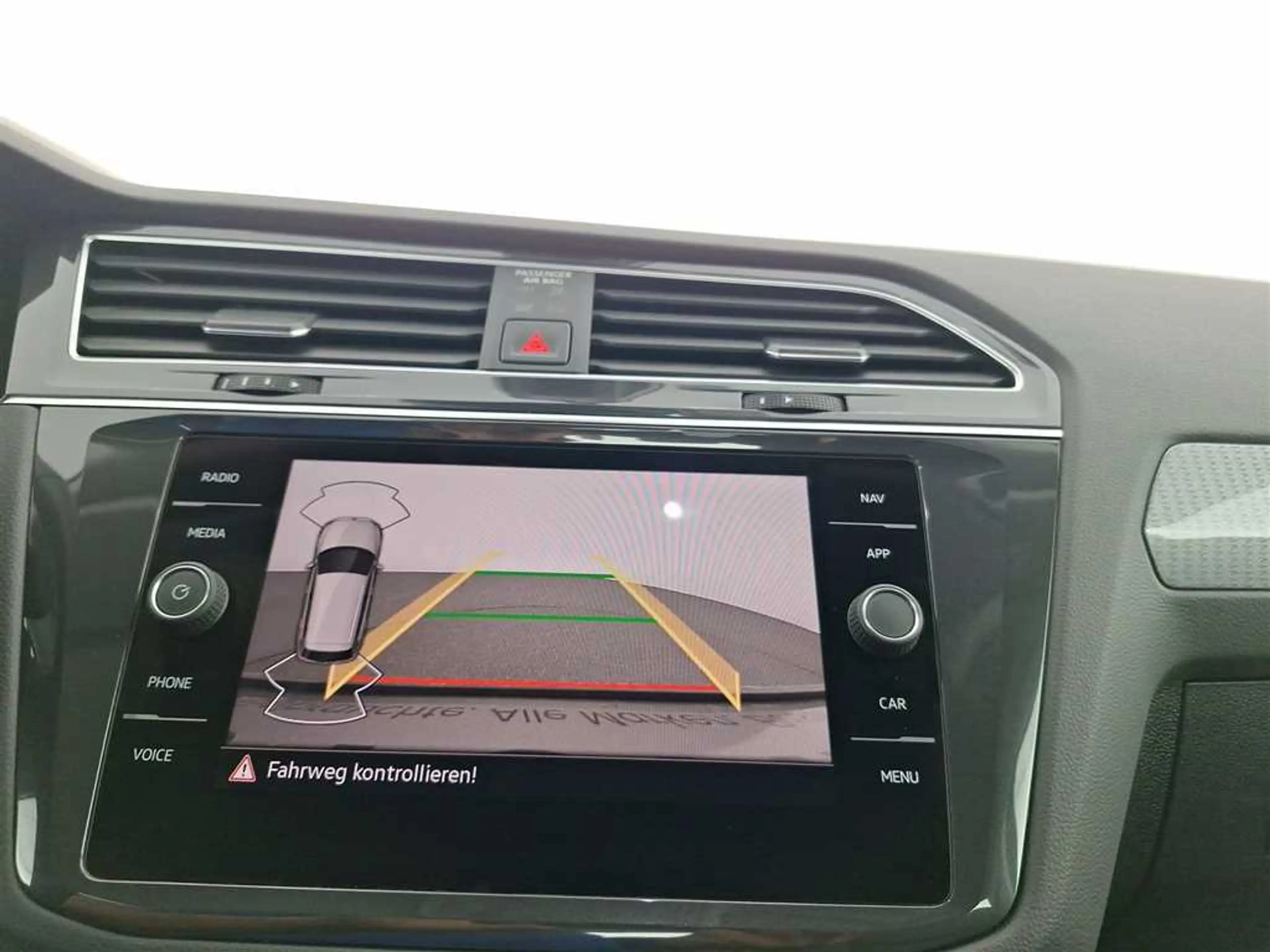 Volkswagen Tiguan Life 2.0 TDI DSG 4MOTION — photo 12