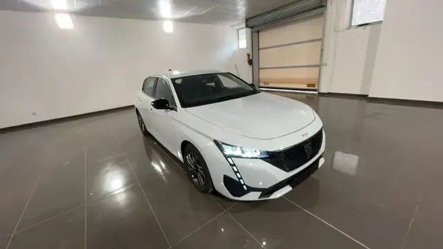 Peugeot 308 view 3