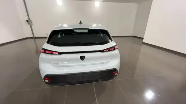 Peugeot 308 view 5