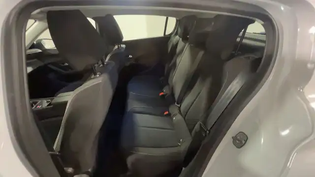 Peugeot 308 view 9