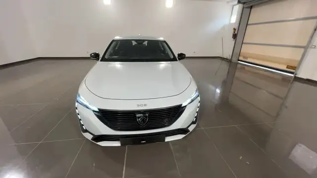 Peugeot 308 view 2
