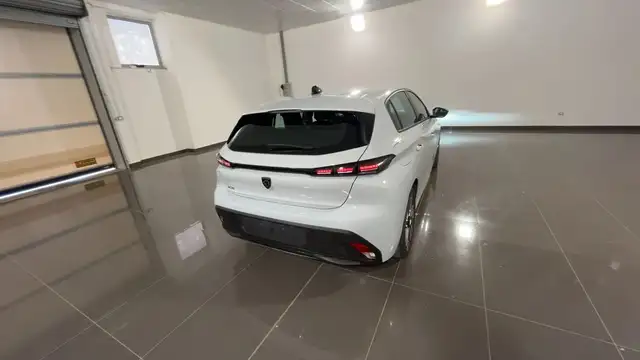 Peugeot 308 view 4