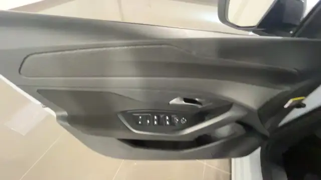 Peugeot 308 view 18