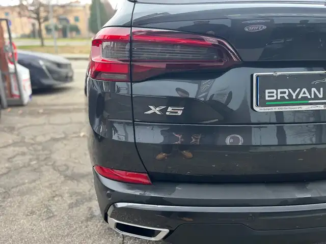 BMW X5 view 11