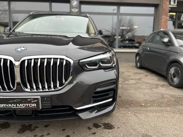 BMW X5 view 10
