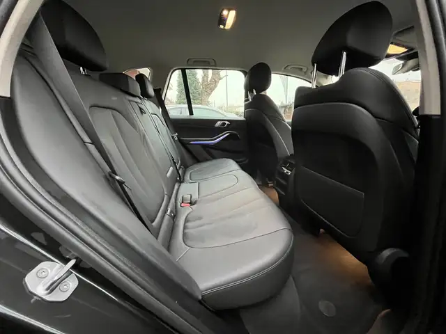 BMW X5 view 9