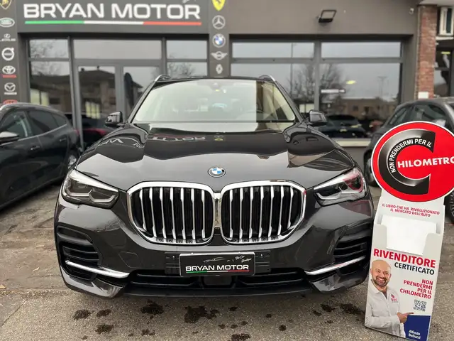 BMW X5 view 2