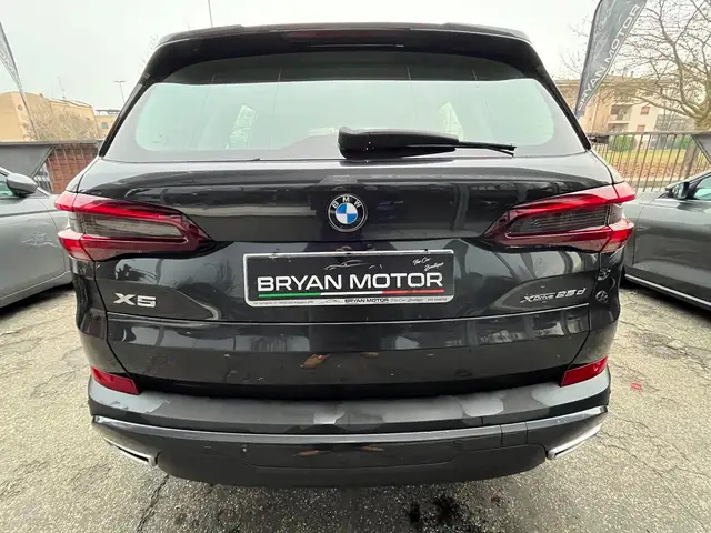 BMW X5 view 3