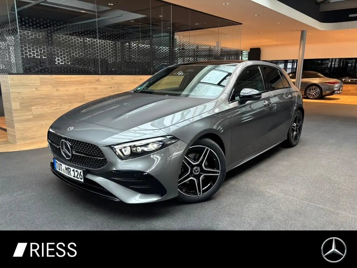 Mercedes-Benz A 200 AMG+AHK+PANO+MULTIBEAM+BURMESTER+KEYLESS+ Grau - 1