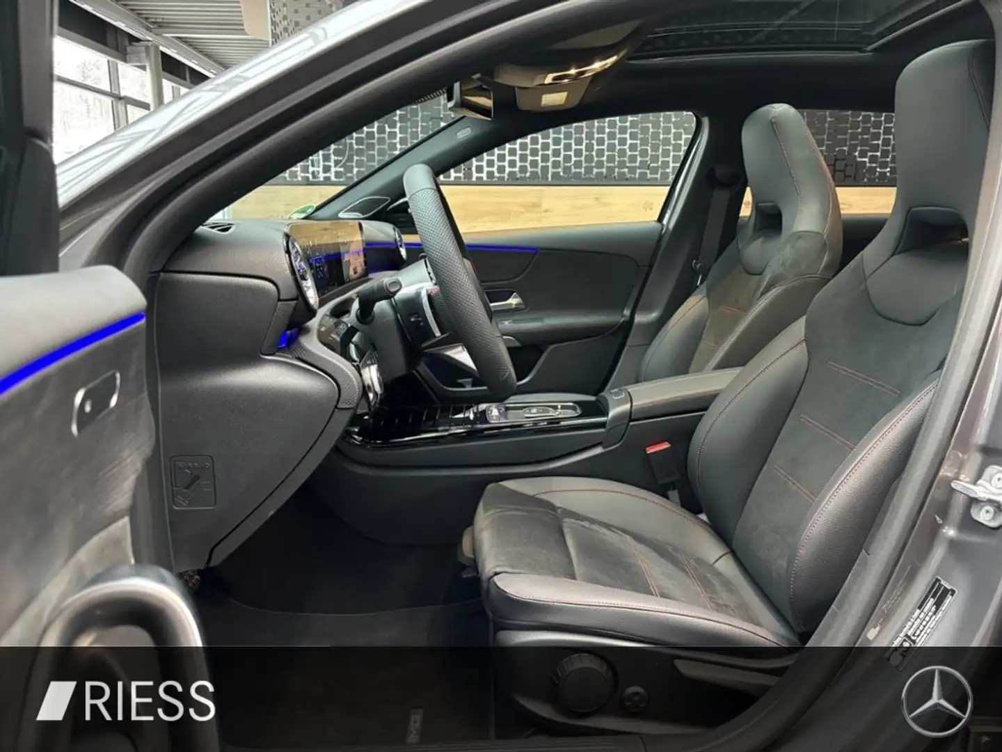 Mercedes-Benz A 200 AMG+AHK+PANO+MULTIBEAM+BURMESTER+KEYLESS+ Grau - 2