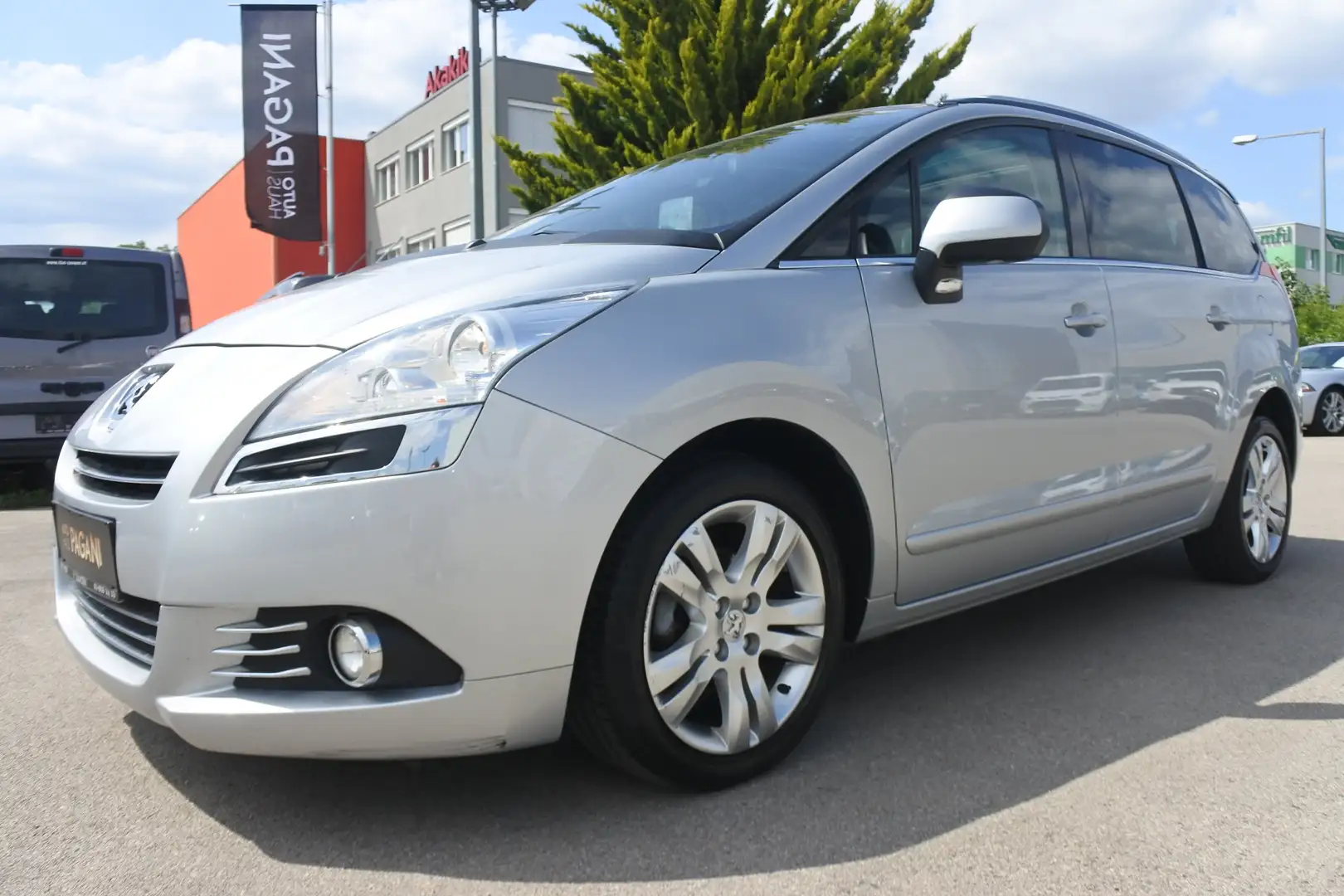 Peugeot 5008 1,6 HDI 115 FAP Allure/PANO/7SITZE/ Silber - 1