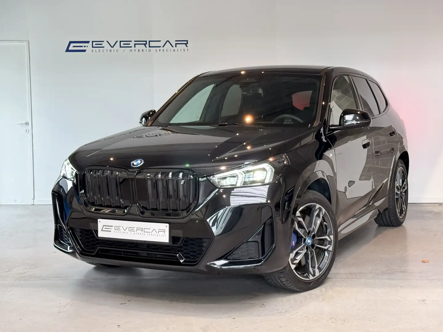 BMW iX1 66.5 kWh xDrive30 *M-SPORT*TOWHOOK** Noir - 1