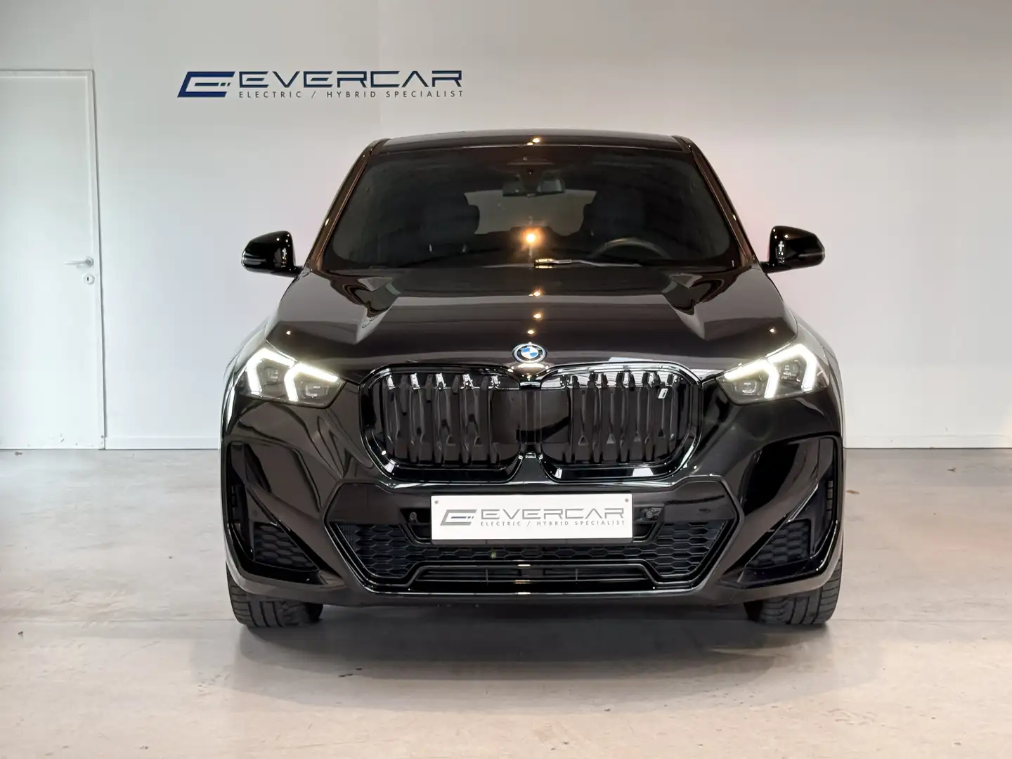 BMW iX1 66.5 kWh xDrive30 *M-SPORT*TOWHOOK** Noir - 2