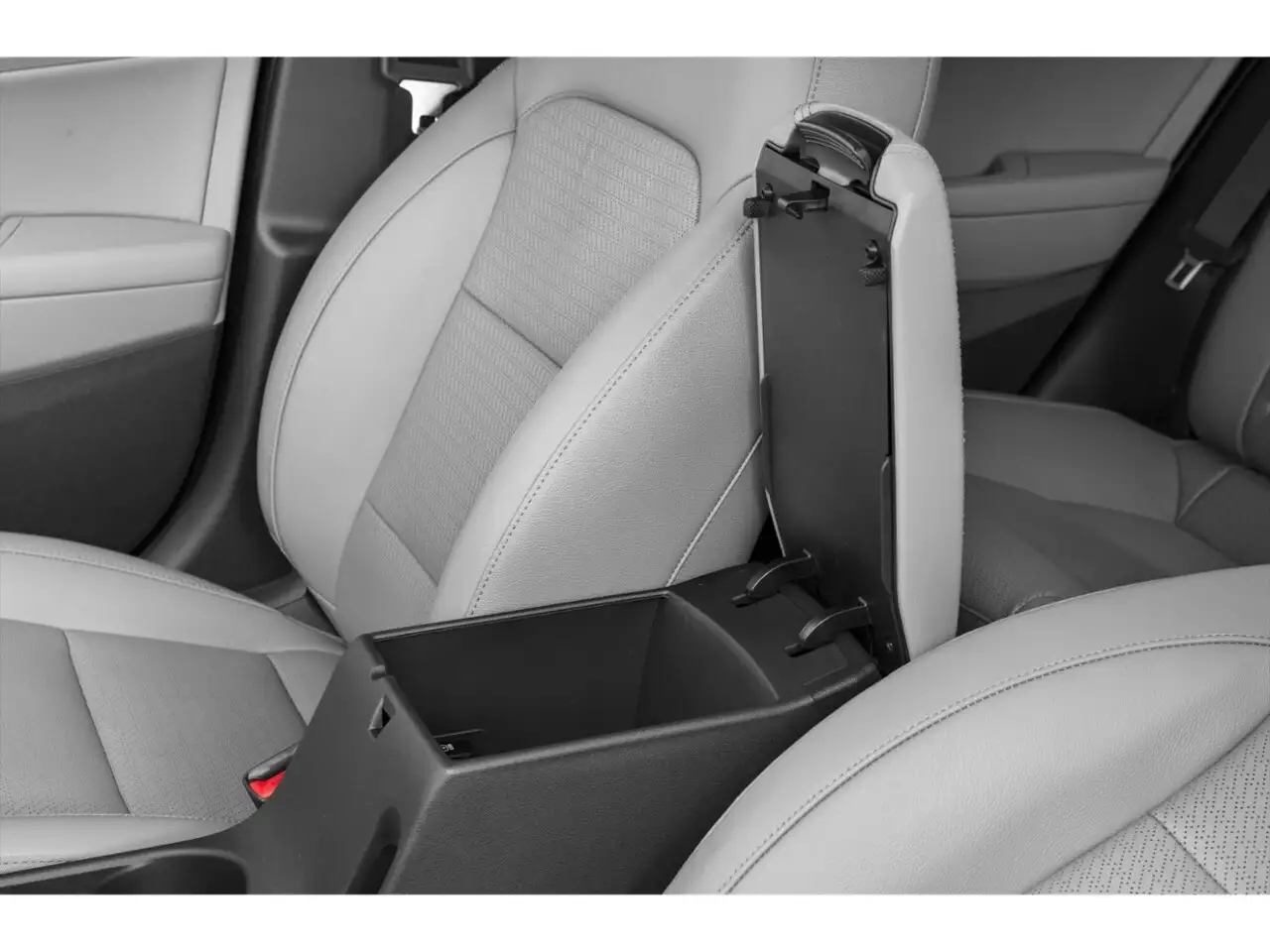 Hyundai ELANTRA photo Hyundai ELANTRA
