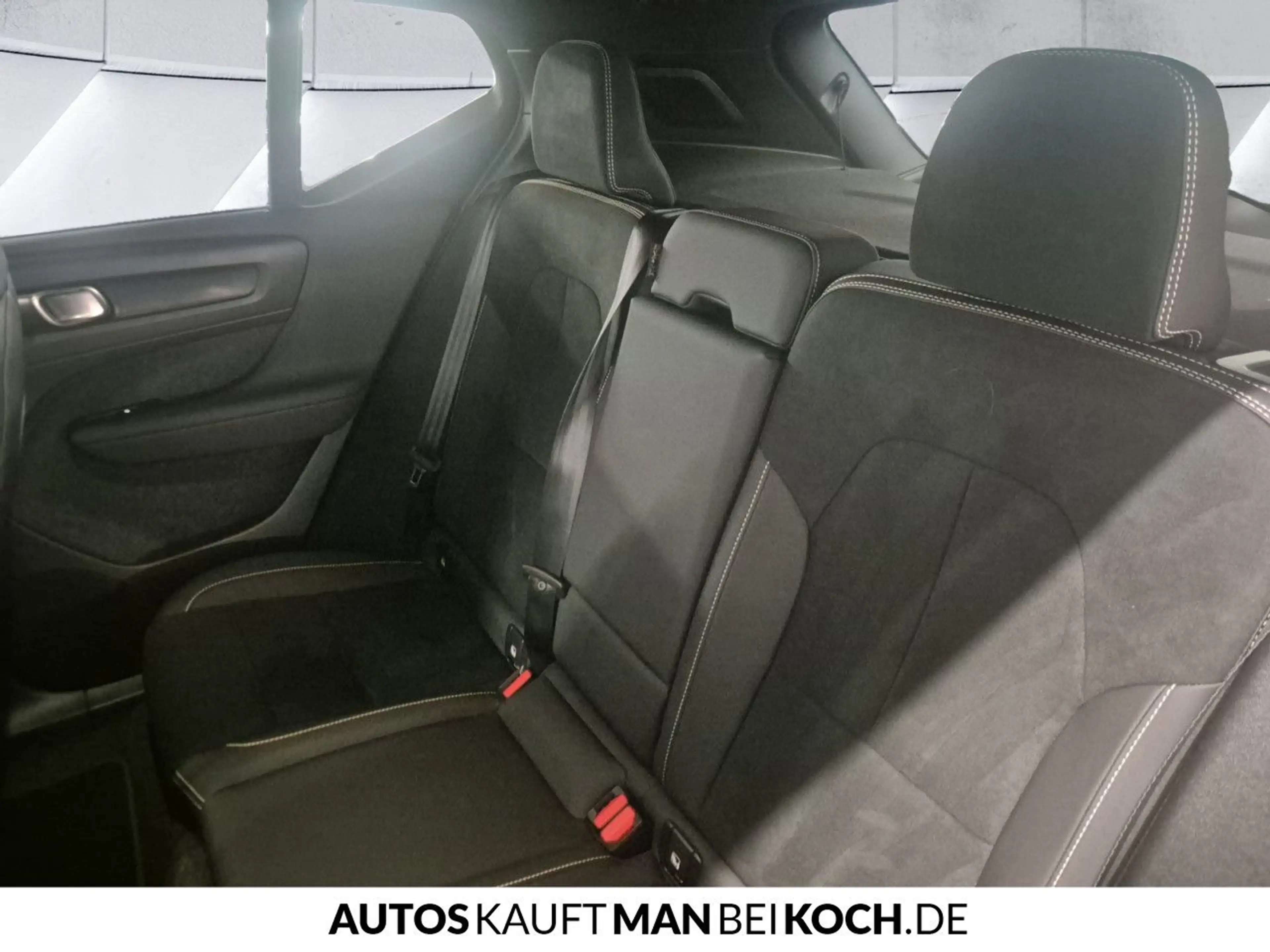 Volvo XC40 B3 Plus Dark ACC BLIS LED H/K 360° Notrad SHZ — photo 7