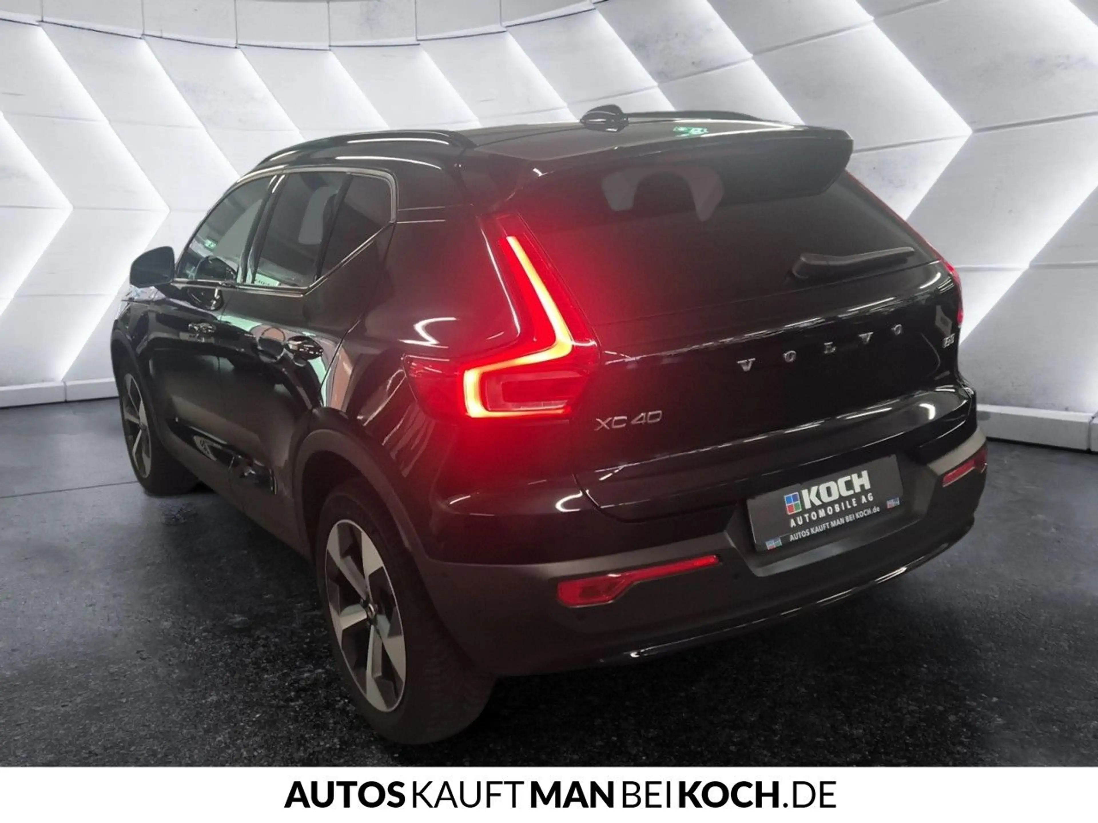 Volvo XC40 B3 Plus Dark ACC BLIS LED H/K 360° Notrad SHZ — photo 3
