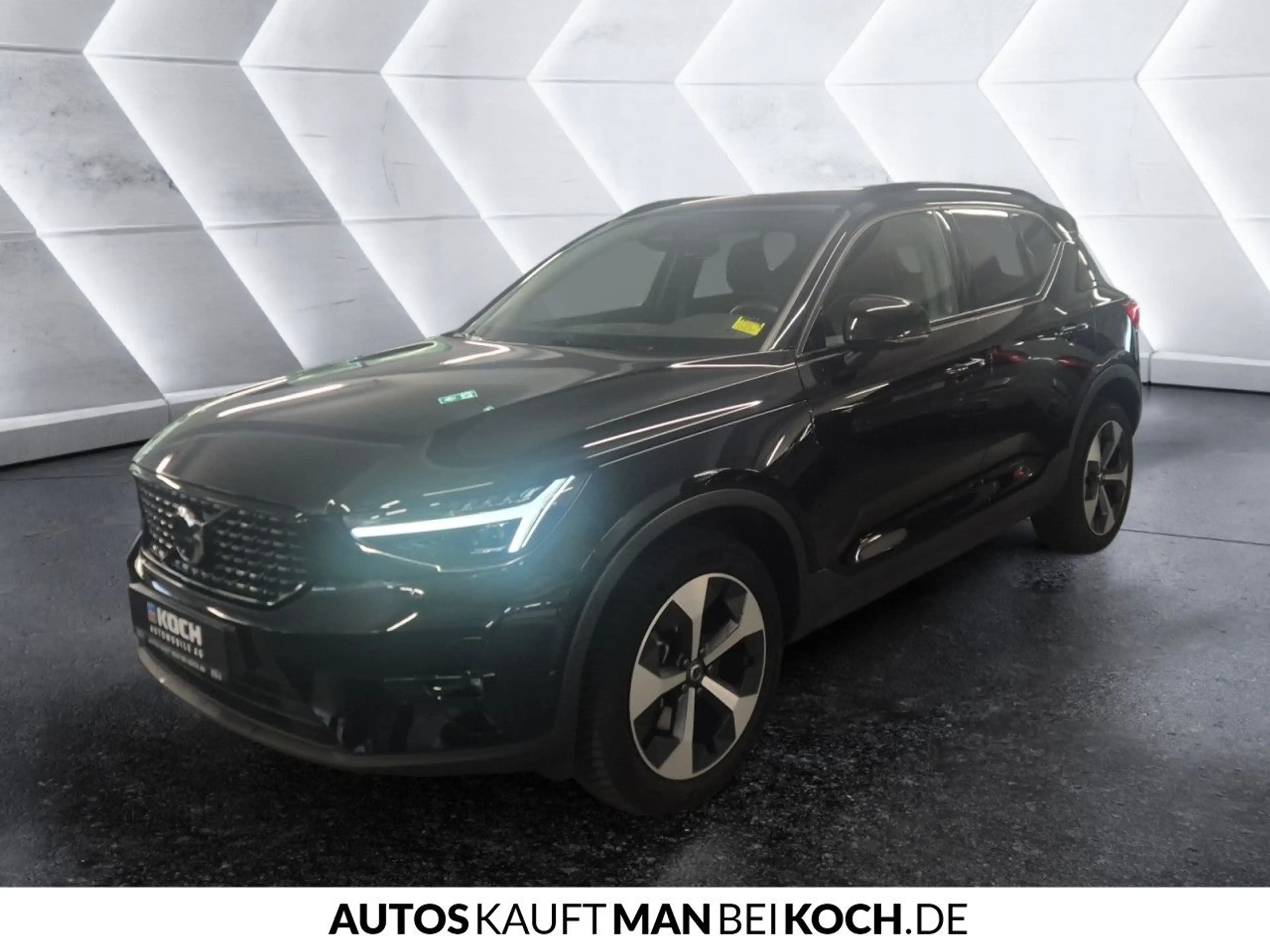 Volvo XC40 B3 Plus Dark ACC BLIS LED H/K 360° Notrad SHZ — photo 2