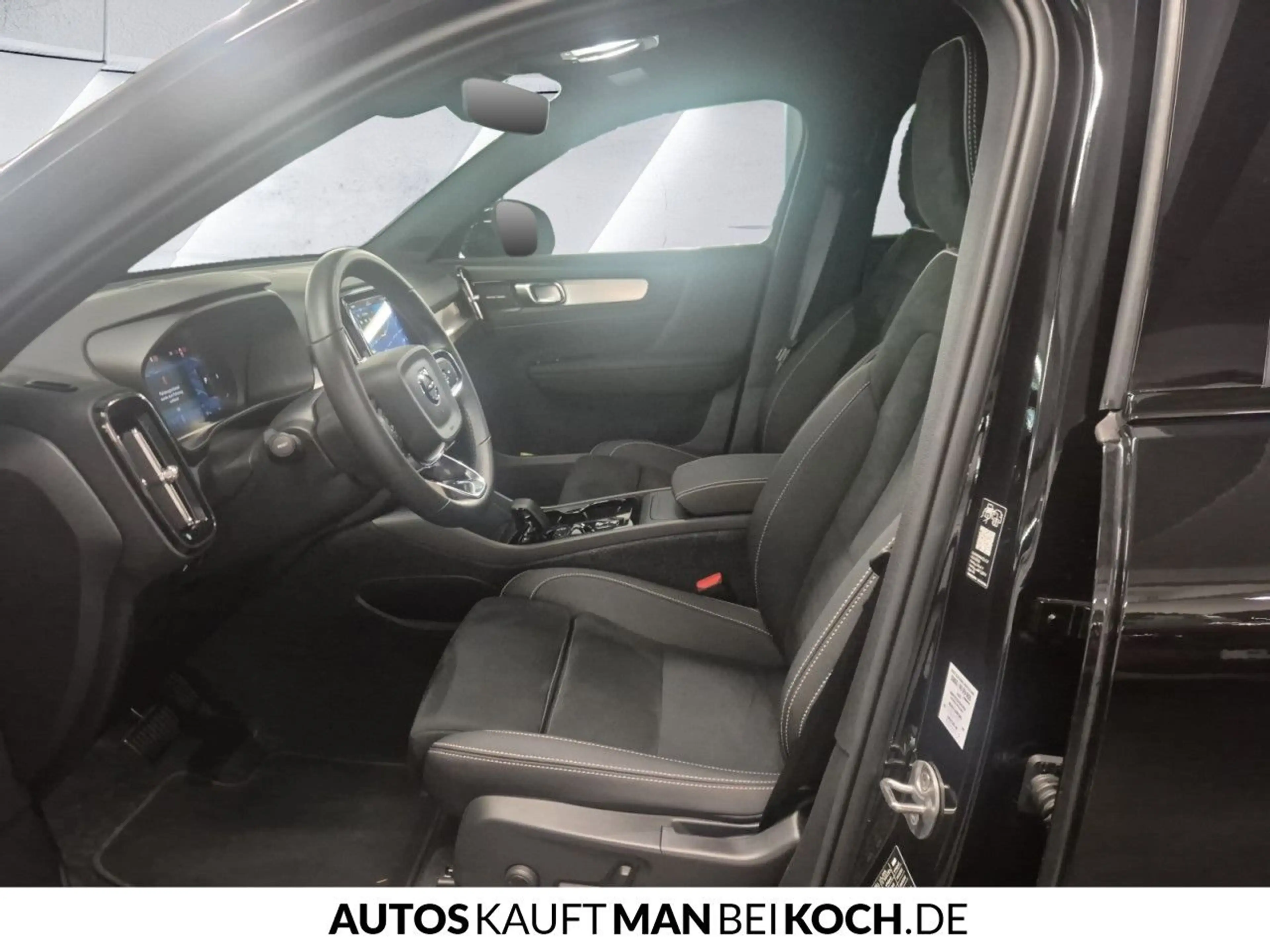 Volvo XC40 B3 Plus Dark ACC BLIS LED H/K 360° Notrad SHZ — photo 6